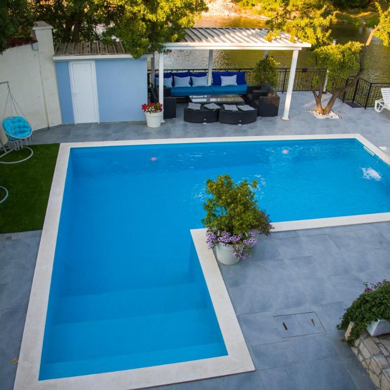Private Riverside Villa Silvia - Villa - 30
