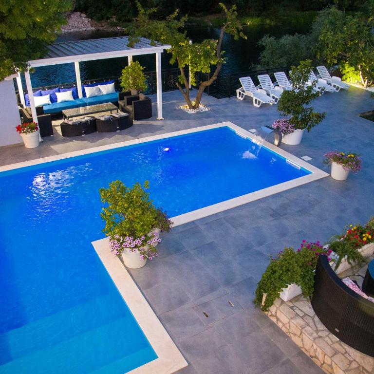 Private Riverside Villa Silvia - Villa - 25
