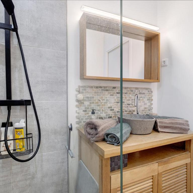 Duplex Climatisé Avec Parking - Appartement 1 Chambre Supérieur avec Balcon - 7