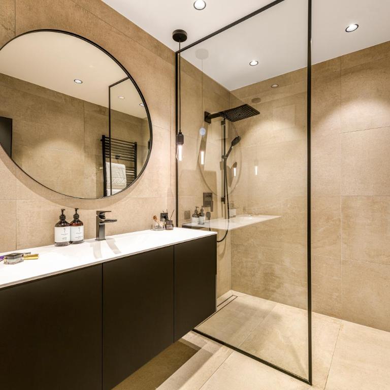 Residenz Boutique Suites - Two-Bedroom Apartment with Waterfall-View - 12