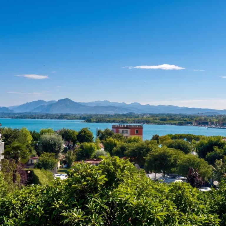 Panorama Apartment Peschiera - Appartamento con 2 Camere da Letto e Vista Lago - 1