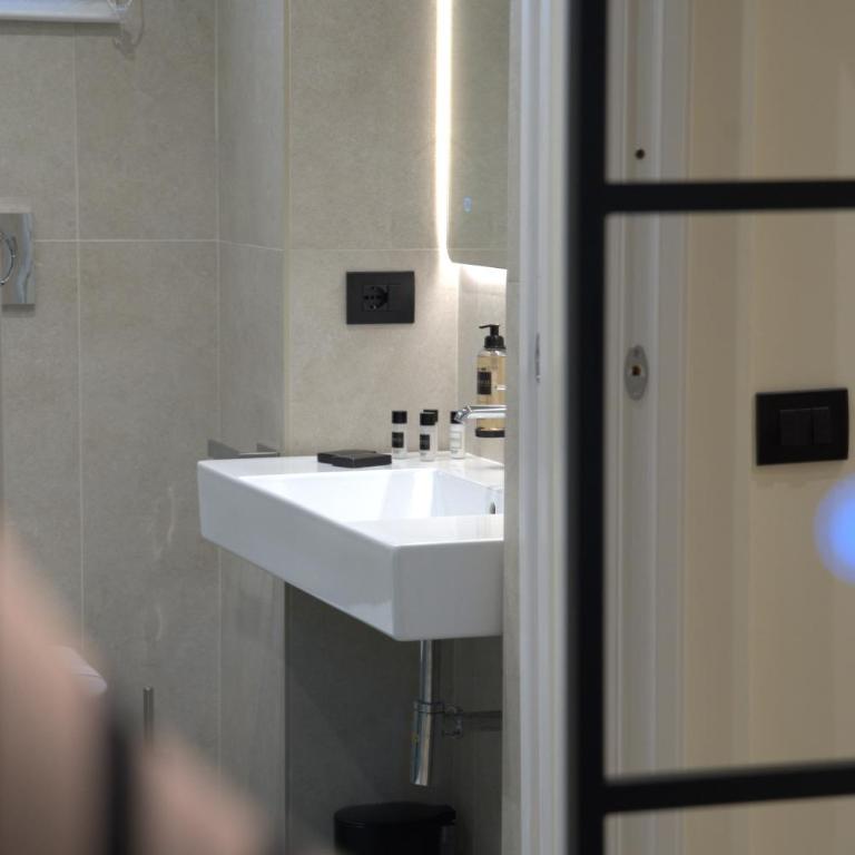 Venetia Charme Apartment-Rome Castro Pretorio - Appartamento con 2 Camere da Letto - 31