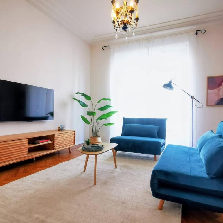 Casa Lo, Bright and Happy Apartment - Two-Bedroom Apartment - 2