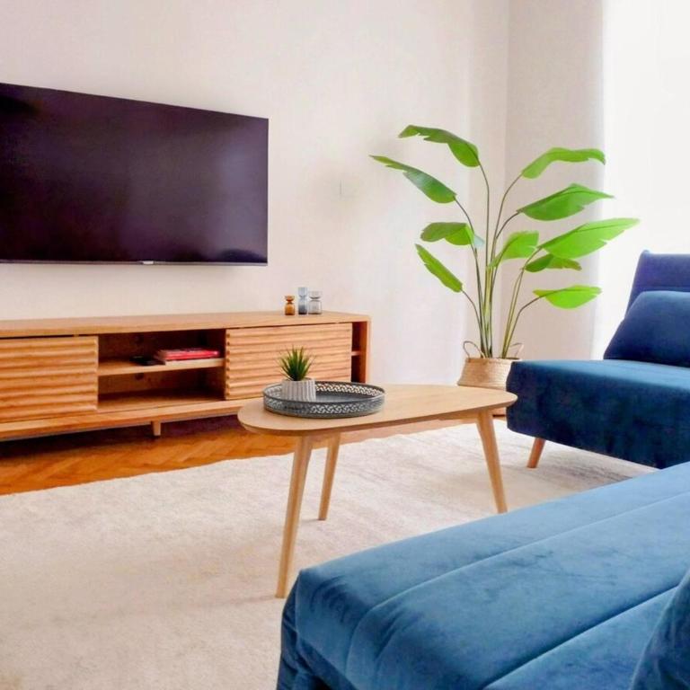 Casa Lo, Bright and Happy Apartment - Two-Bedroom Apartment - 16