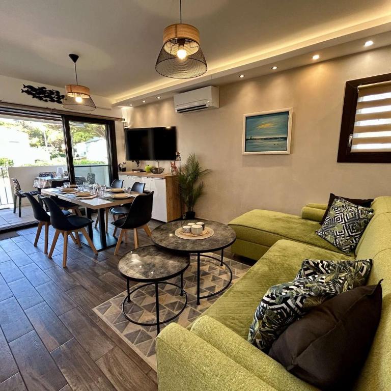 Appt 3 pièces - jusqu'à 6 personnes- Le Cap D'Agde CT210-136 - Two-Bedroom Apartment with Terrace - 1