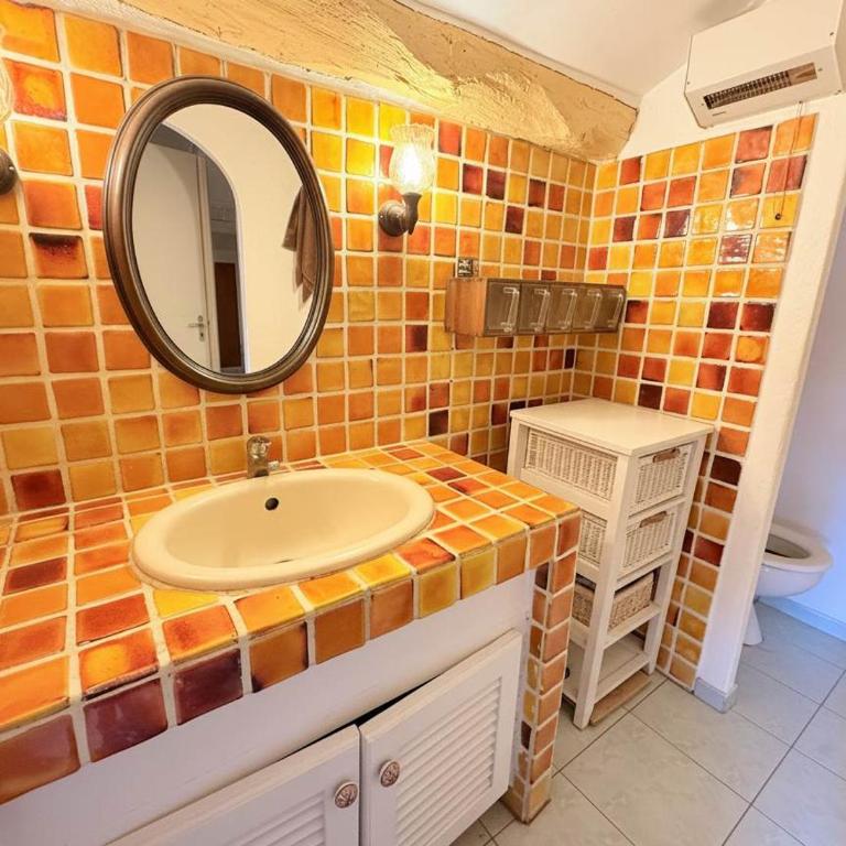 Charming Village House with Swimming pool Saint-Aygulf - Apartment - 25