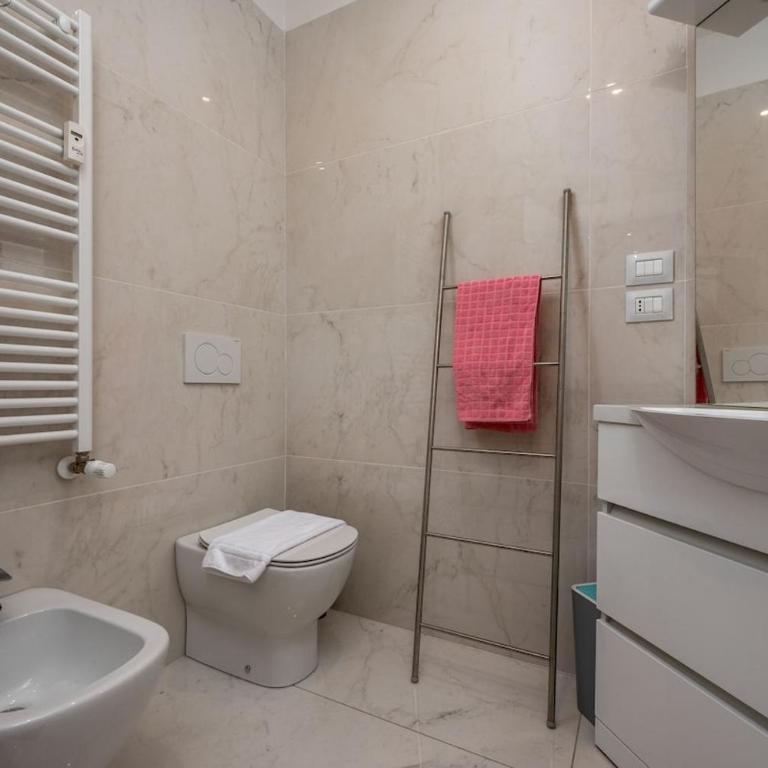 A 150m Due Torri, Loft Elegante in Centro Storico - Appartamento con 2 Camere da Letto - 9