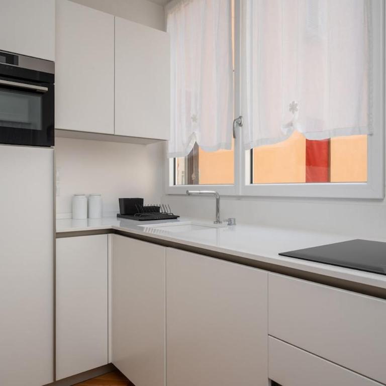 A 150m Due Torri, Loft Elegante in Centro Storico - Appartamento con 2 Camere da Letto - 17