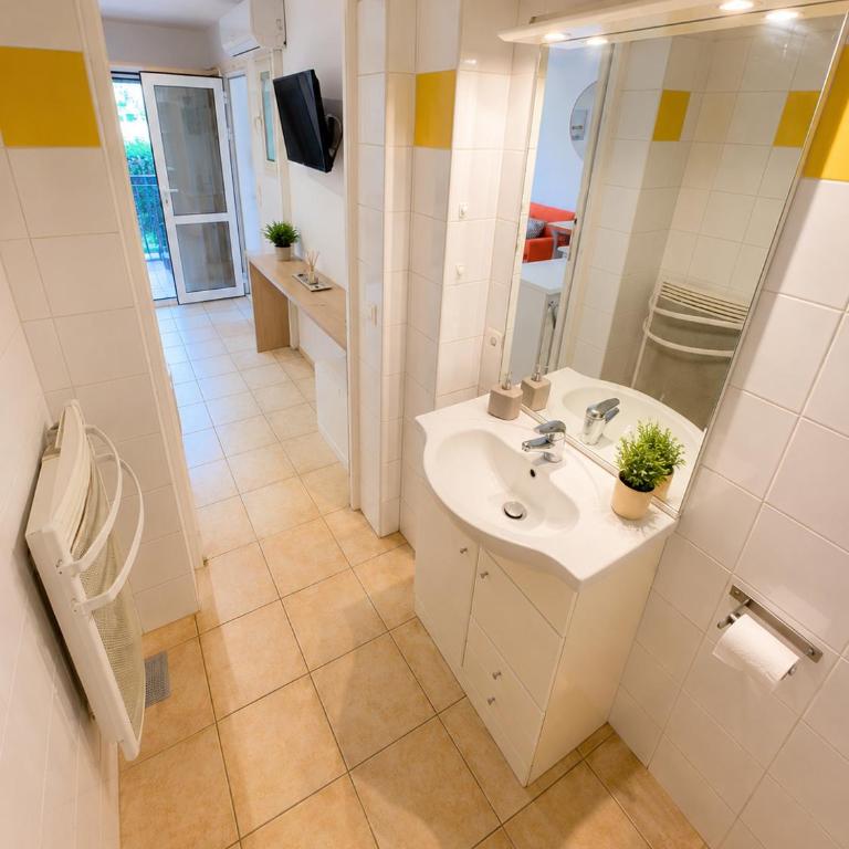 Studio Piscine Clim à 300m de la Plage des Sablettes - Appartement 1 Chambre - 14