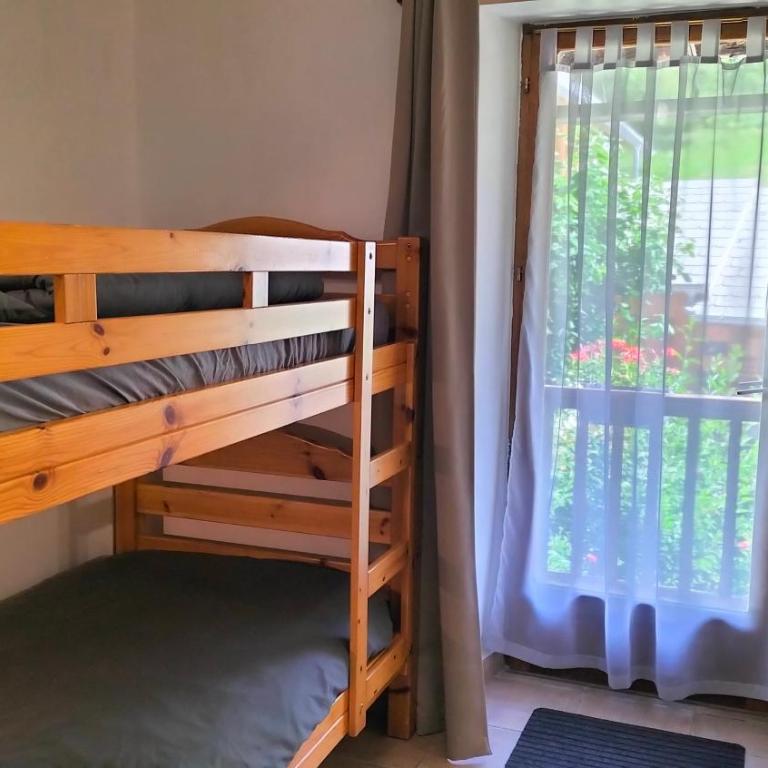LA JARBELLE - Gîte et Spa - Chambre Quadruple - Vue sur Montagnes - 6