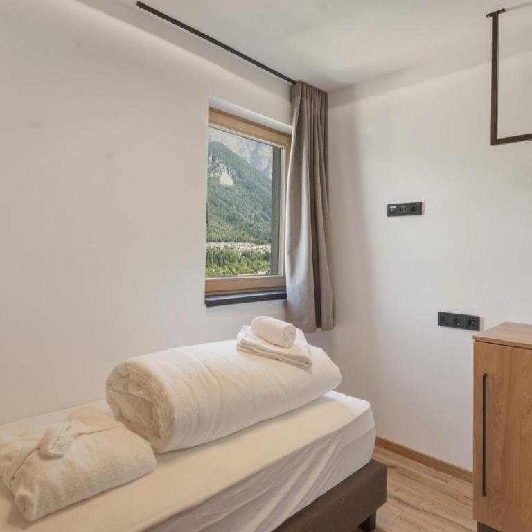 Suites Stubai Wellness & Fitness inklusive Stubai Supercard - Alpine Suite Serles View Balkon und Terrasse - 10