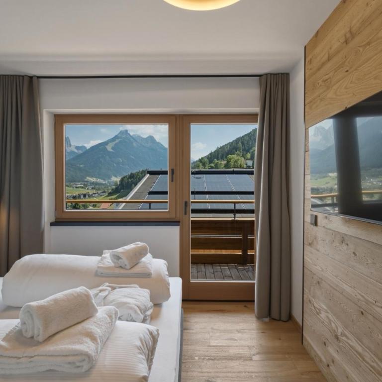 Suites Stubai Wellness & Fitness inklusive Stubai Supercard - Alpine Suite Serles View Balkon und Terrasse - 4