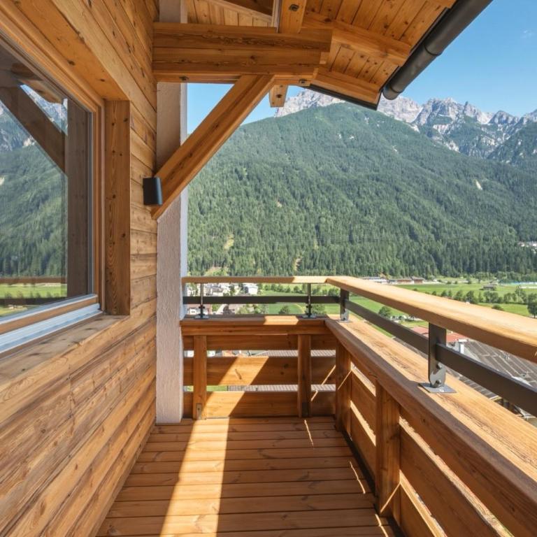 Suites Stubai Wellness & Fitness inklusive Stubai Supercard - Alpine Suite Serles View Balkon und Terrasse - 13