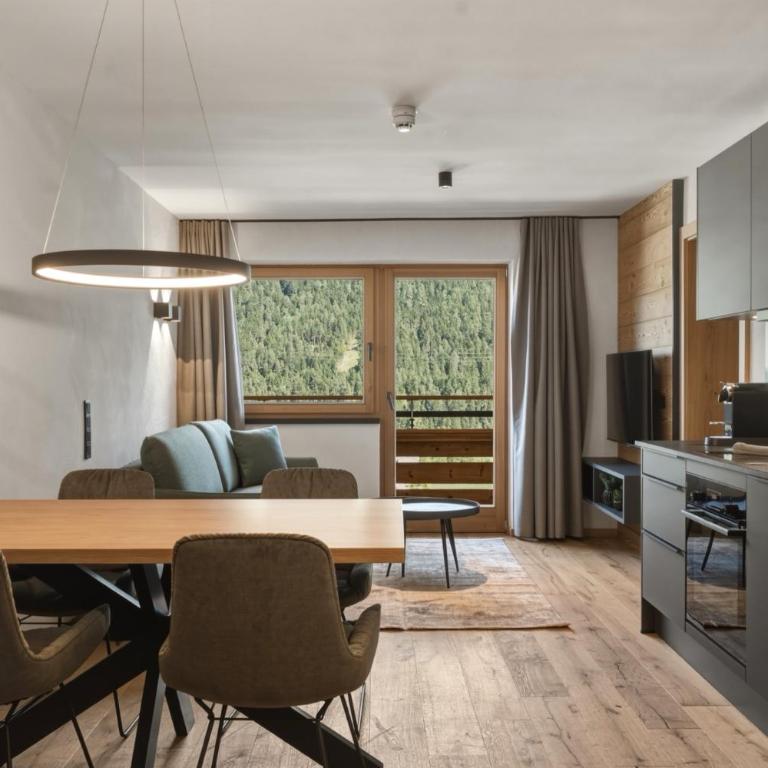 Suites Stubai Wellness & Fitness inklusive Stubai Supercard - Alpine Suite Serles View Balkon - 10