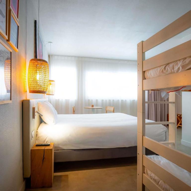 Mercure Saint Raphael Centre Plage - Chambre Double Familiale avec Lit Simple Superposé - Vue sur Ville - 10
