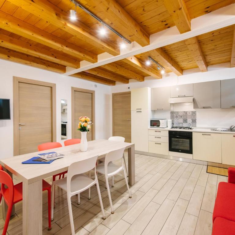 Dimore Verona - Residenza San Zeno Apartments - Appartamento con 2 Camere da Letto - Via Scarsellini n. 25 - 13
