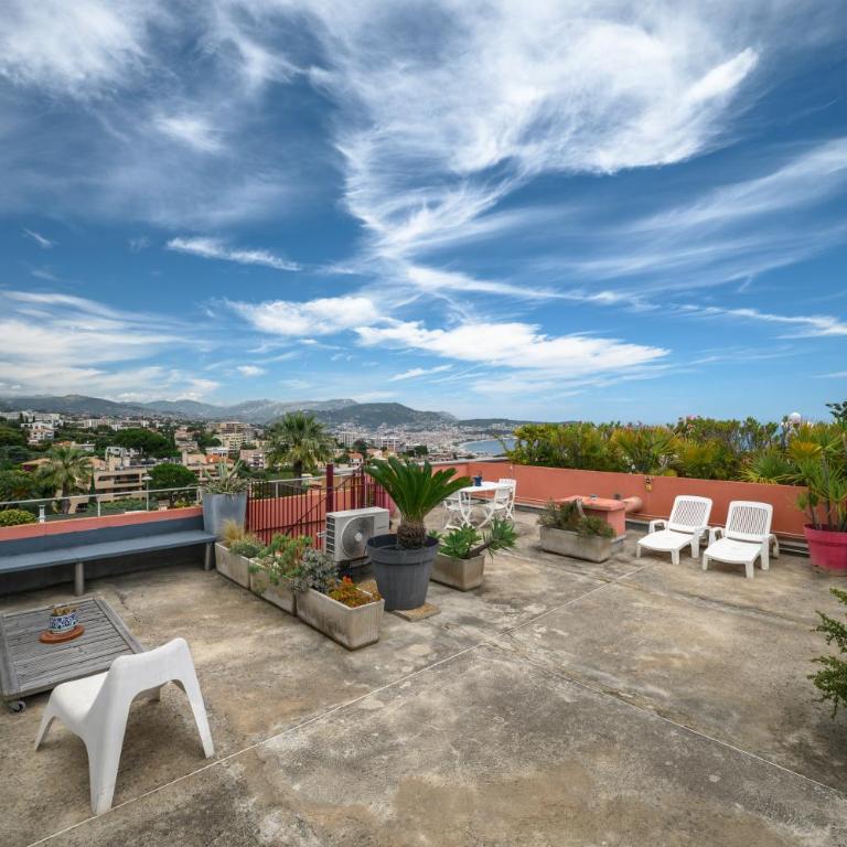 Rooftop Terrace – Sea View, Pool, Parking & A/C - Apartment mit Terrasse - 2