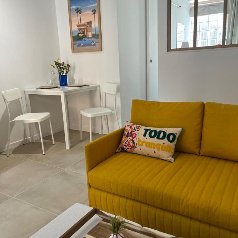 Studio rénové au coeur du centre ville de la londe les maures - Appartement 1 Chambre - 2