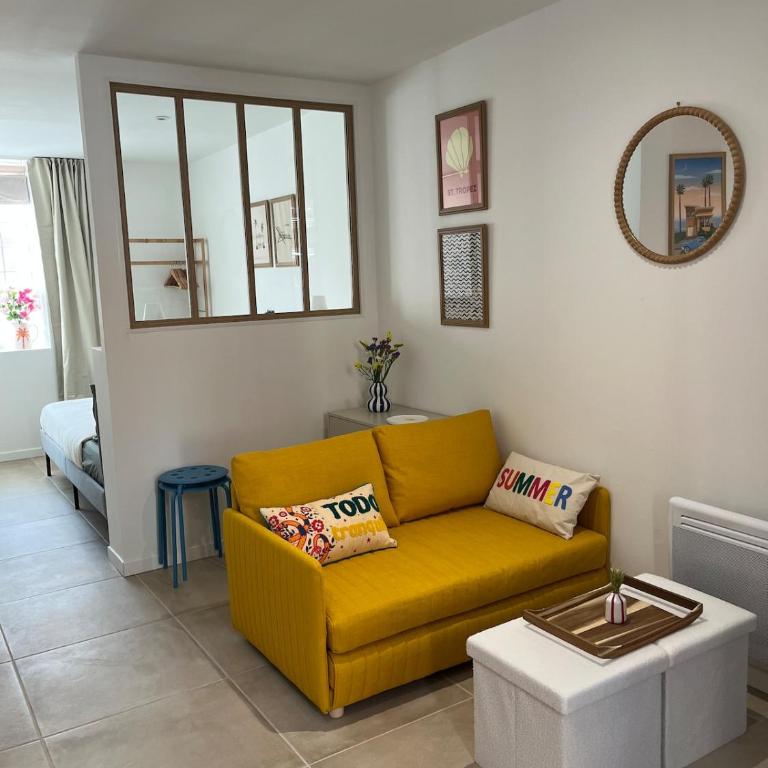 Studio rénové au coeur du centre ville de la londe les maures - Appartement 1 Chambre - 3