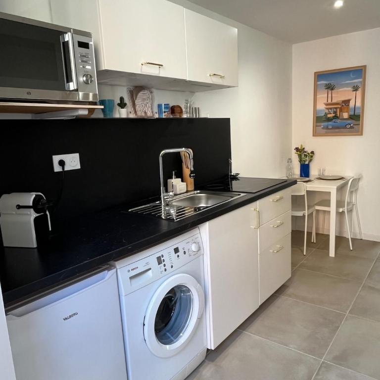 Studio rénové au coeur du centre ville de la londe les maures - Appartement 1 Chambre - 8
