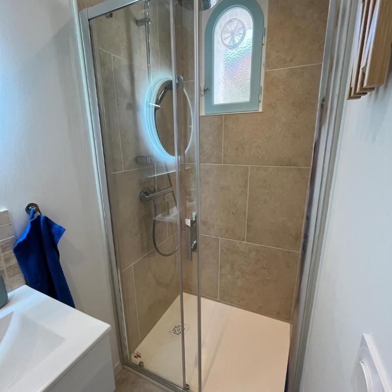 Studio rénové au coeur du centre ville de la londe les maures - Appartement 1 Chambre - 10