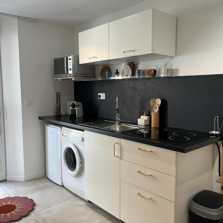 Studio rénové au coeur du centre ville de la londe les maures - Appartement 1 Chambre - 21