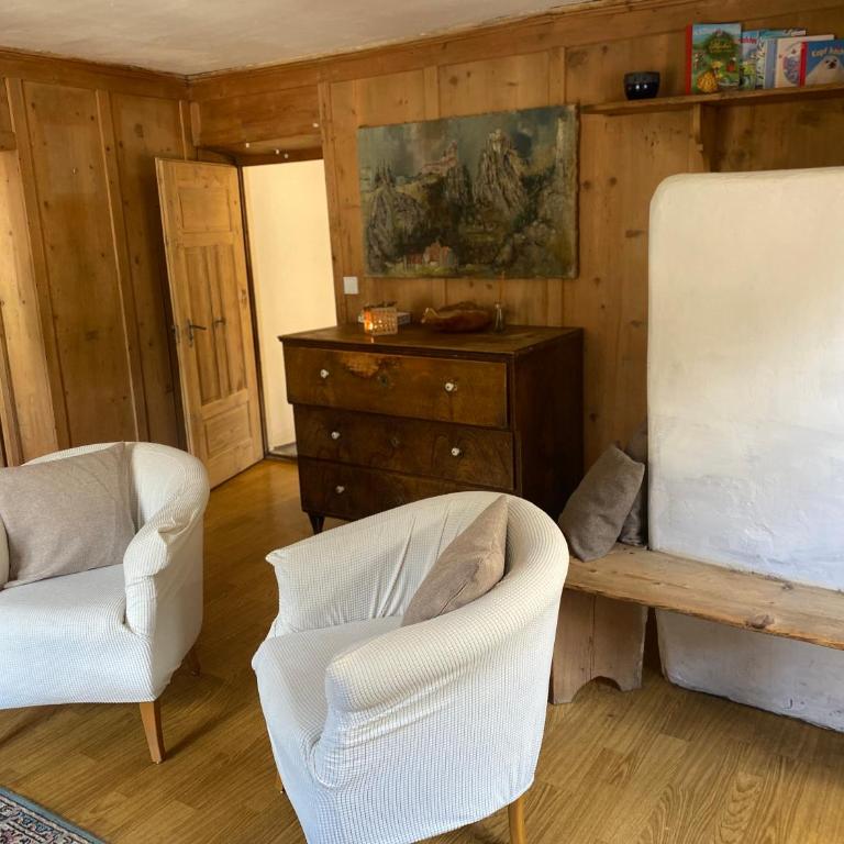 SOMMERFRISCHE TSCHENGLS Ein ganzes historisches Ferienhaus für euch in SÜDTIROL Urlaub im ruhigen Bergdorf Tschengls im Vinschgau mit Weitblick und Gartenterrasse ideal für Kleingruppen Familien mit Hund - Appartamento con 3 Camere da Letto - 31