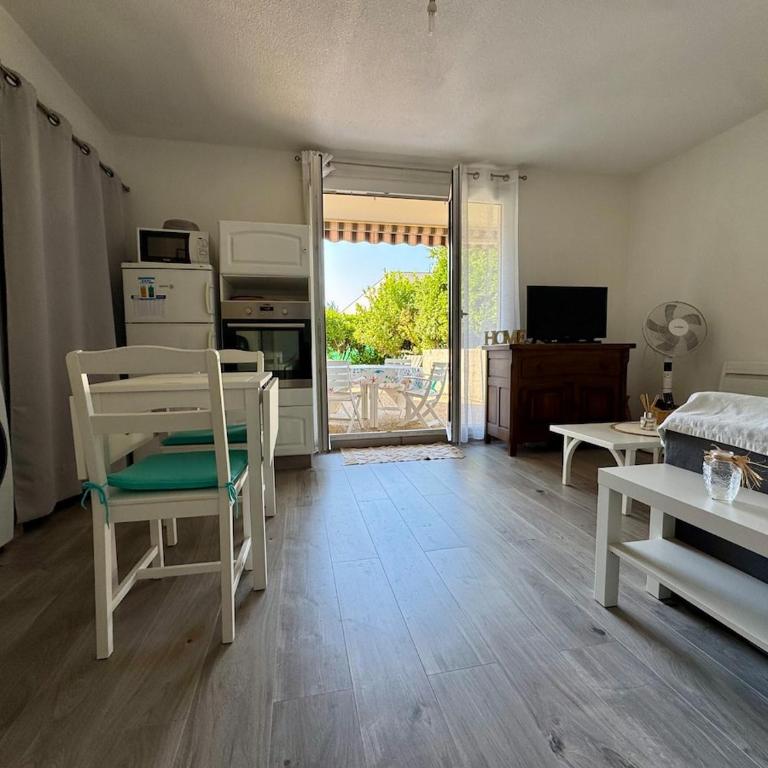 Joli rez de jardin centre-ville de la londe les maures - Apartamento de 1 dormitorio con vistas al jardín - 2