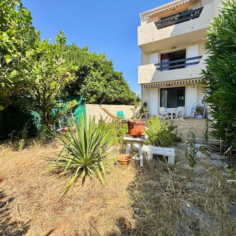Joli rez de jardin centre-ville de la londe les maures - Apartamento de 1 dormitorio con vistas al jardín - 4