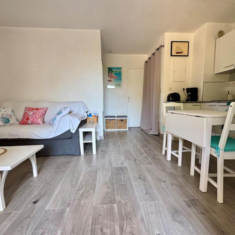 Joli rez de jardin centre-ville de la londe les maures - Apartamento de 1 dormitorio con vistas al jardín - 8