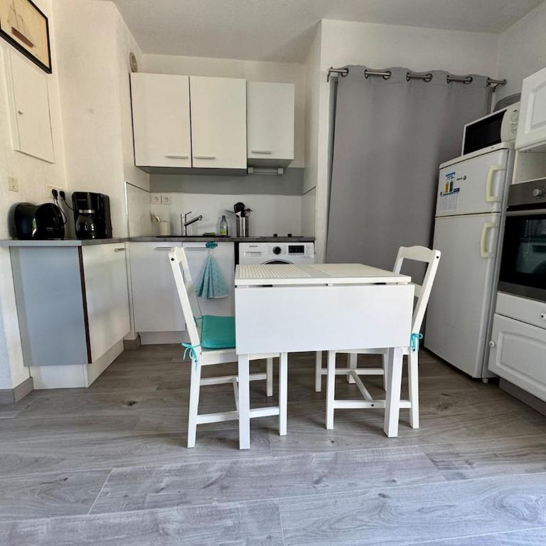 Joli rez de jardin centre-ville de la londe les maures - Apartamento de 1 dormitorio con vistas al jardín - 10