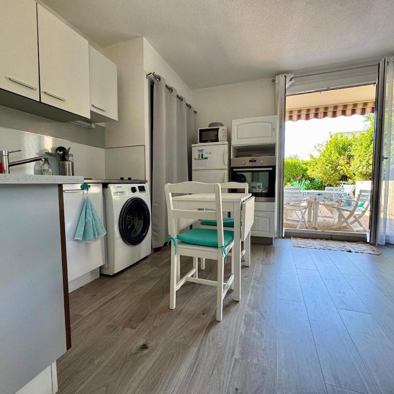 Joli rez de jardin centre-ville de la londe les maures - Apartamento de 1 dormitorio con vistas al jardín - 12