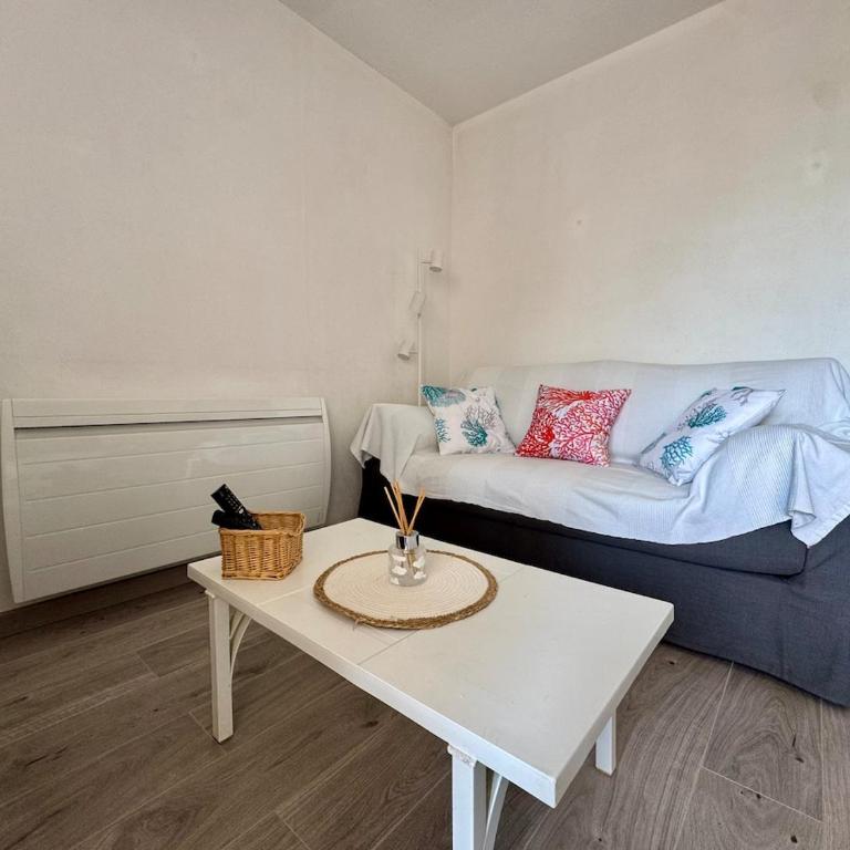 Joli rez de jardin centre-ville de la londe les maures - Apartamento de 1 dormitorio con vistas al jardín - 13