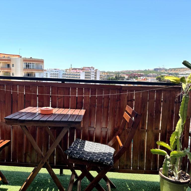 City Central Upper Floor Sunny Terrace - Apartamento Estudio - 58