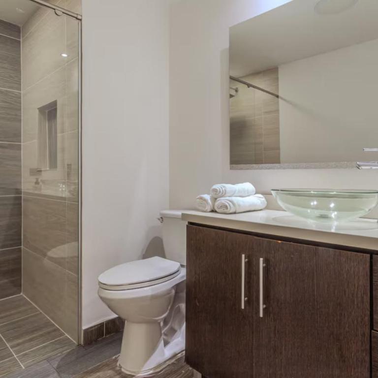 Espectacular duplex con jacuzzi 5 habitaciones, 5 baños Provenza, Medellin - Apartment - 5