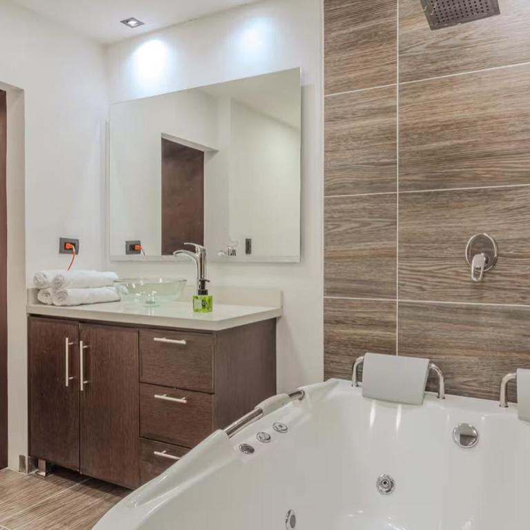 Espectacular duplex con jacuzzi 5 habitaciones, 5 baños Provenza, Medellin - Apartment - 19