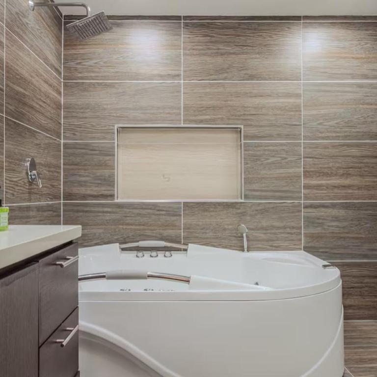 Espectacular duplex con jacuzzi 5 habitaciones, 5 baños Provenza, Medellin - Apartment - 33