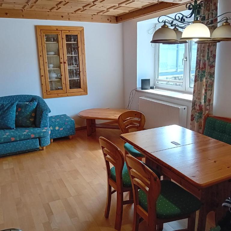 Haus Schierl - Vierbettzimmer mit Bergblick - 1