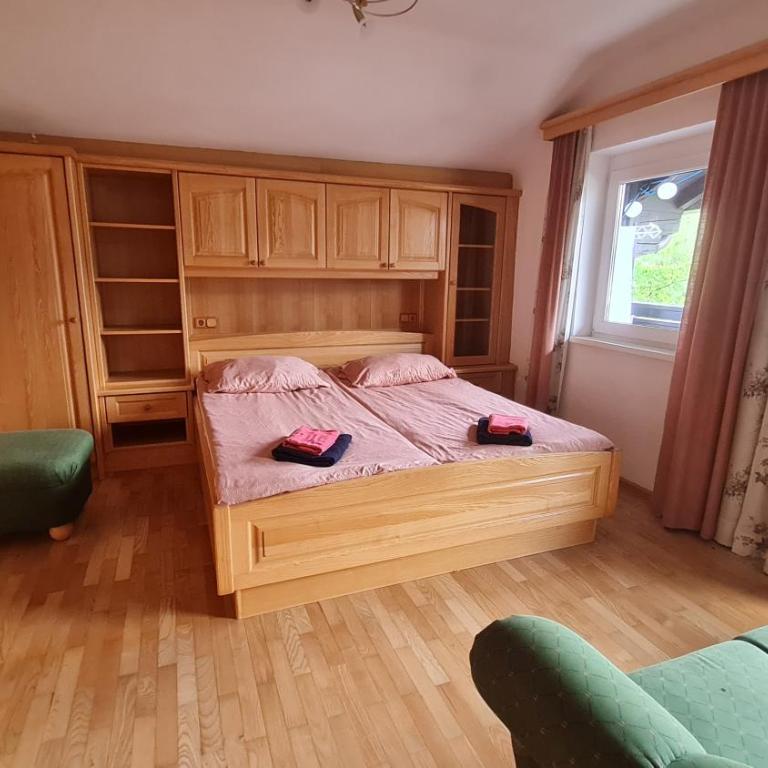 Haus Schierl - Familienzimmer mit Bergblick - 9