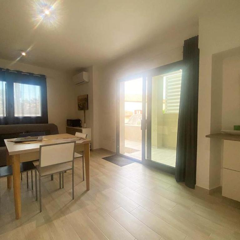 LaureLiving Holiday Home Residenza Angela - Appartamento con 2 Camere da Letto - 5
