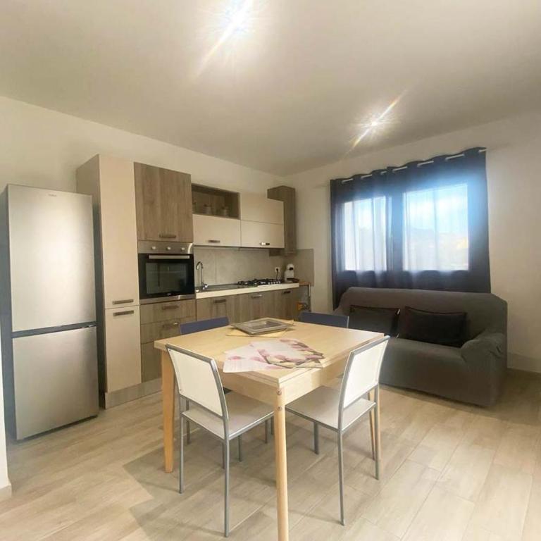 LaureLiving Holiday Home Residenza Angela - Appartamento con 2 Camere da Letto - 4