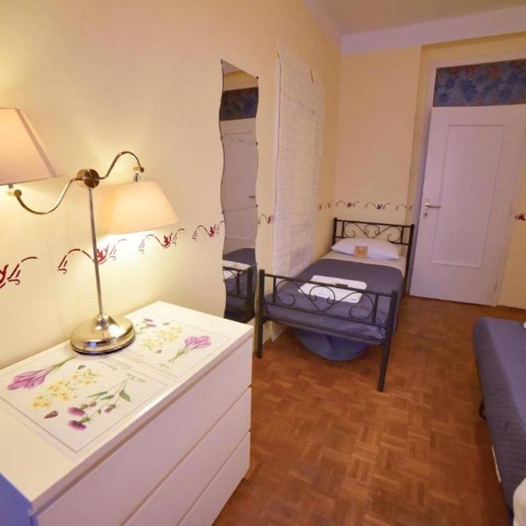 Barcolana Guest House - Chambre Lits Jumeaux avec Salle de Bains Commune - 1