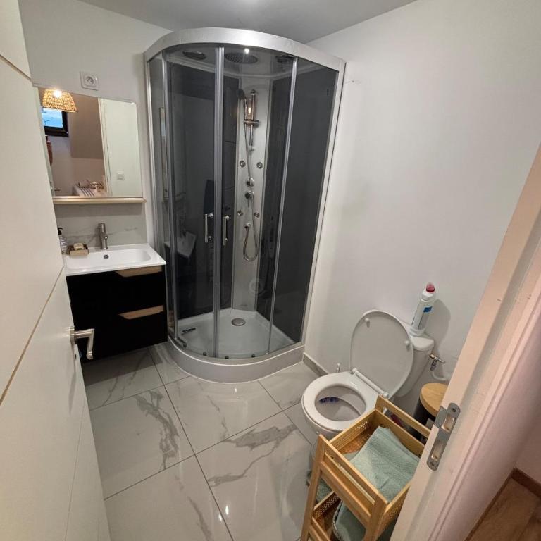 Le Cocon - Two-Bedroom Apartment with City View - 3
