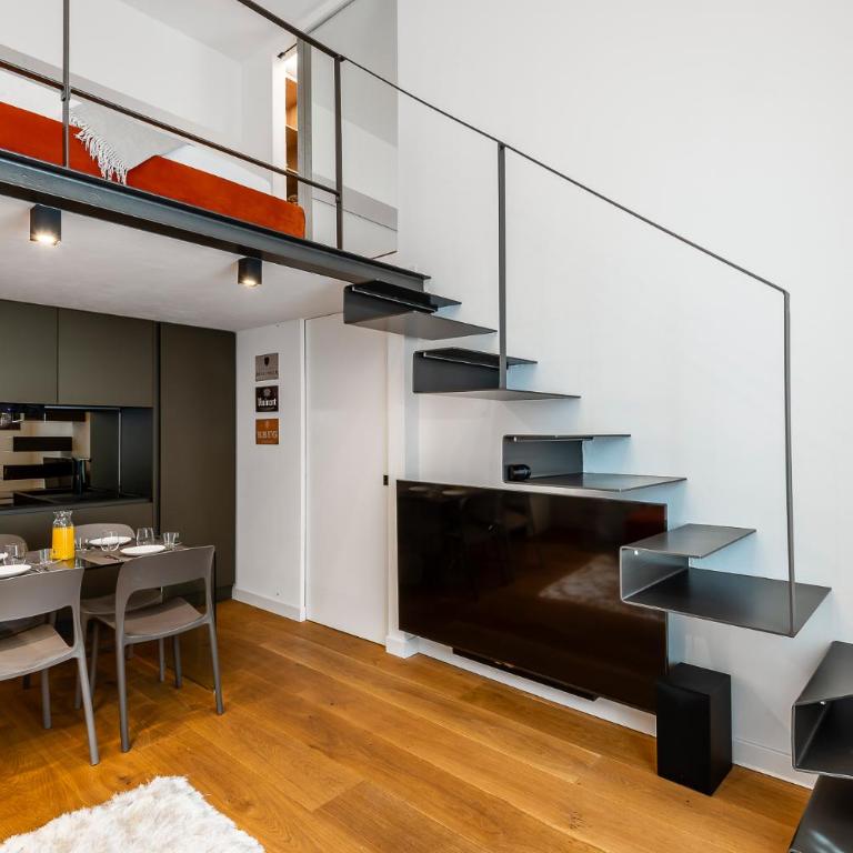 StayEasy Suite Rosales3 - Metro and Parking - Apartment - Split Level - 3