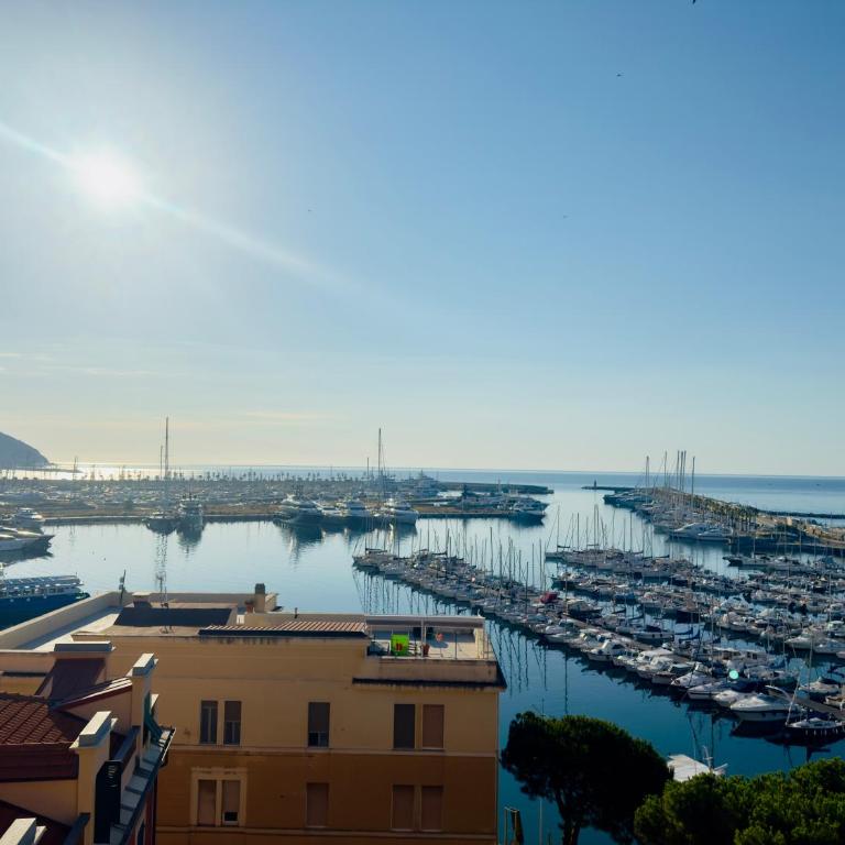Mansarda Prestige Marina - Appartamento con 2 Camere da Letto e Vista Mare - 1
