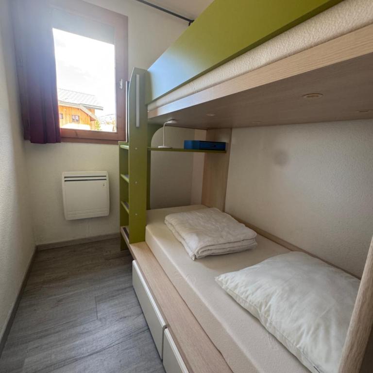Appart SFL 1650m - Appartement 2 Chambres - 12