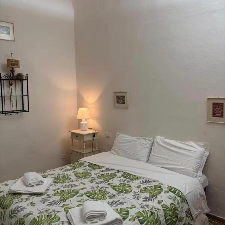 Hidden Gem near Duomo Cathedral Sleeps 4 - One-Bedroom Apartment - 6