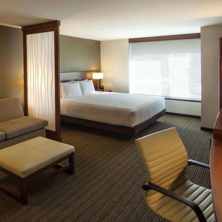 Hyatt Place Tijuana - King Room with Sofa Bed - 2