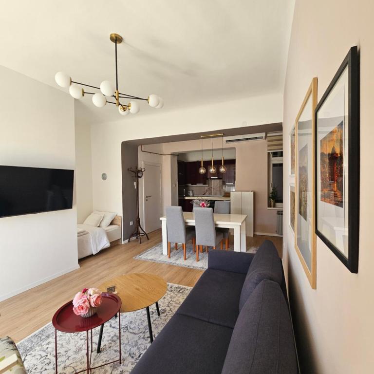 TheDozo - 1BDR Modern, Central, Newly Renovated - Apartman sa 2 Spavaće Sobe - 1