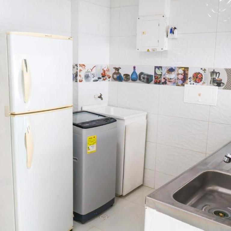 Apartamento Acogedor Cerca de la Playa y Zonas Turísticas - Three-Bedroom Apartment - 8